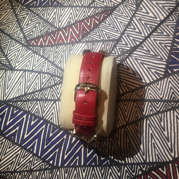New Gold Steve Madden Watch/SALE - Picture 3 of 3